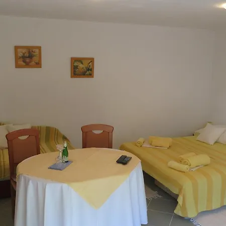 Dani 5 Apartman *