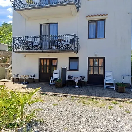 Dani 5 Apartman *